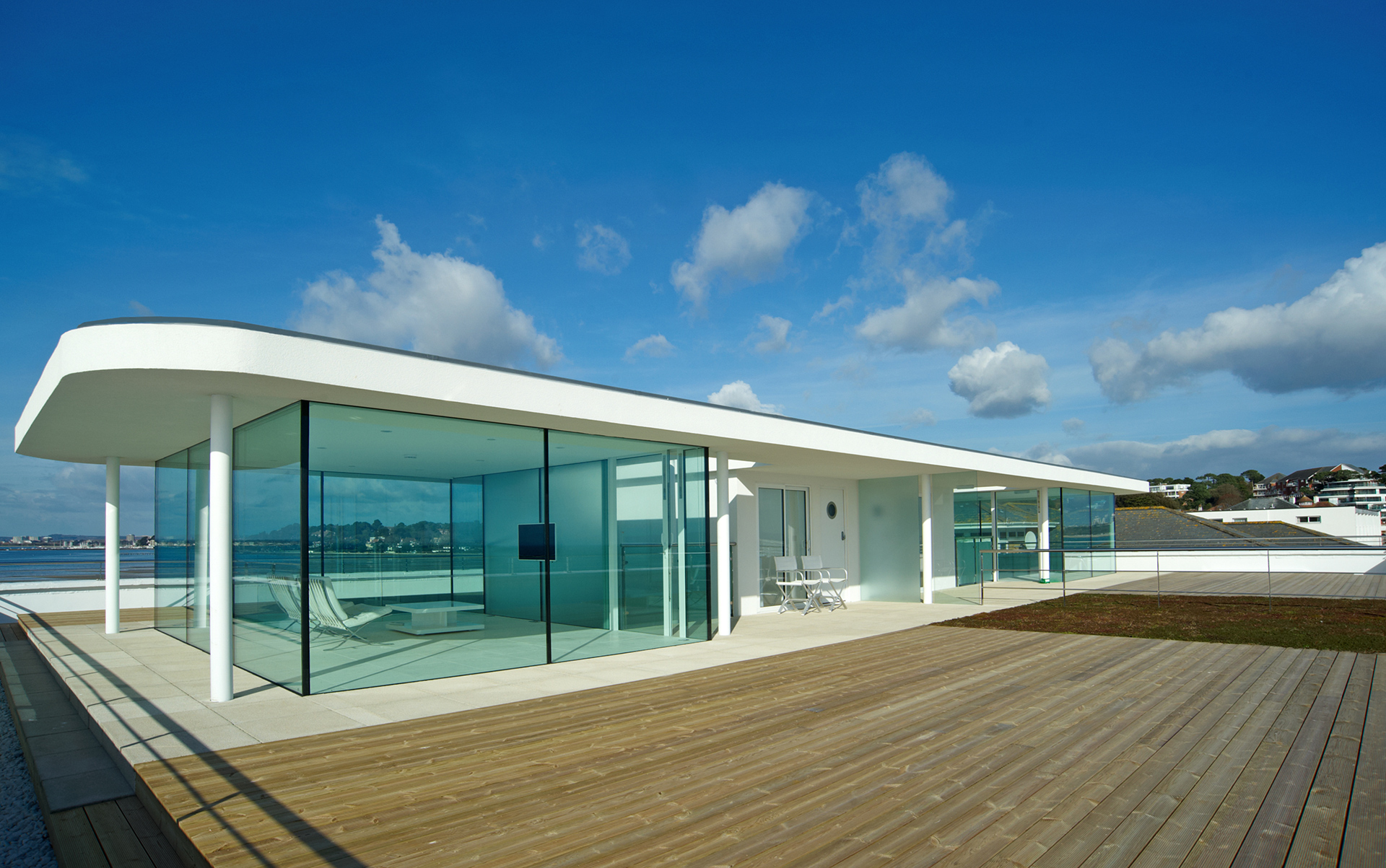 Rooftop pavilion with glass