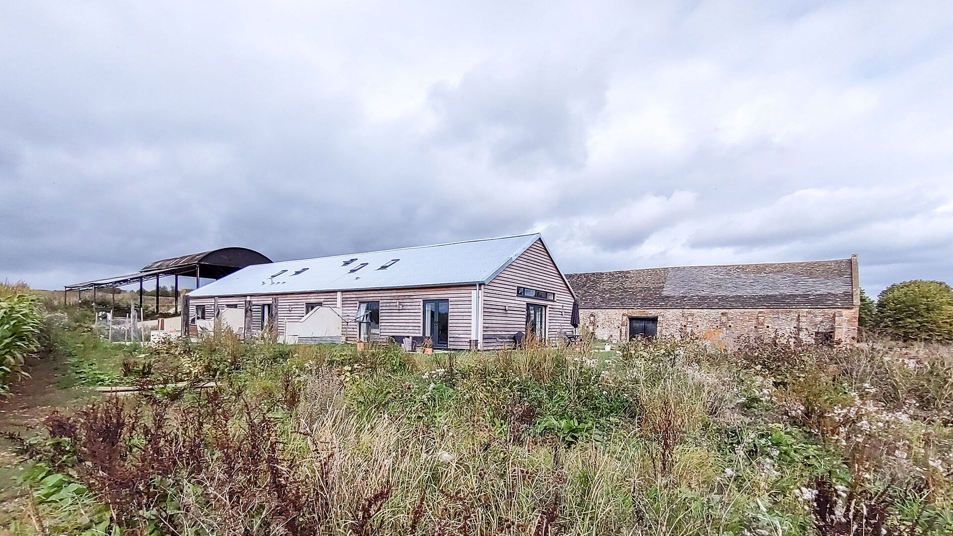 Class Q Converted barn into housing in farm location