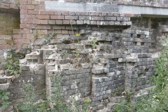 zoomed in before photo of railway arches brickwork