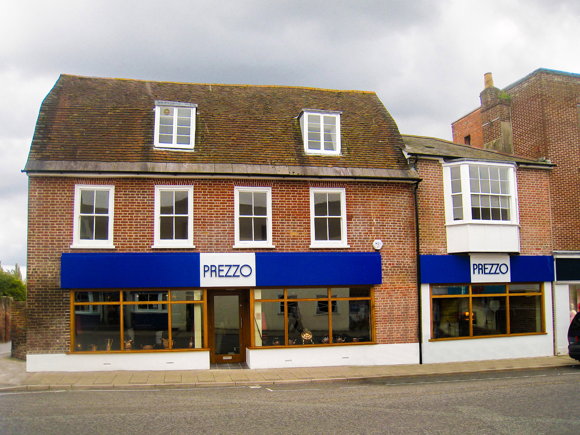 front view of building with restaurant on ground floor