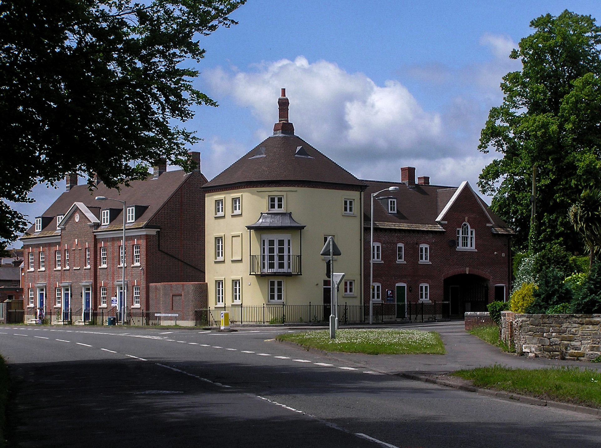 approach view of housing development with curved corner building