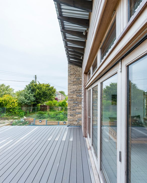 glass exterior threshold connecting the balcony with living room